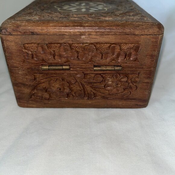 Vintage Wood Hand Carved Inlay India Sheesham Trinket Jewelry Hinged Box 4 x 4 - Picture 4 of 8